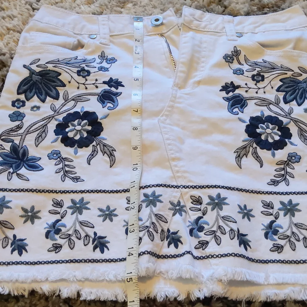 Altar'd State XS floral white jean skirt - Picture 5 of 9
